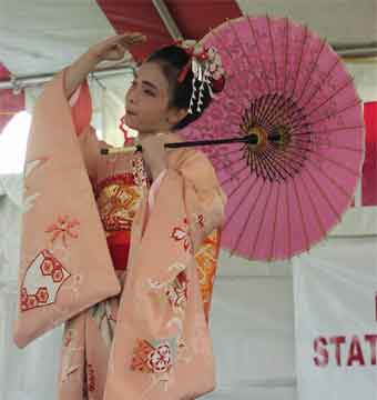 Steps-To-Japanese-Traditional-Dance